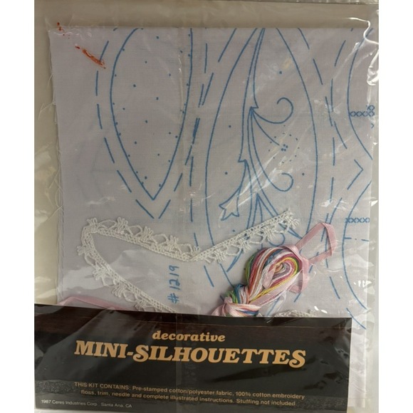 Vintage Mini Heart 6"x6" Stamped Cross Stitch Kit Mini-Silhouettes - Picture 3 of 3